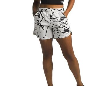 The North Face Women's Black and White Dune Coyote Print  Shorts size XL NWT